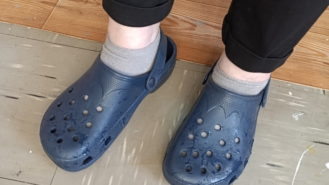 Mutfak ise girdim hangi terlik sizce? büyükte geldiler ya lacivert mi siyah mi?