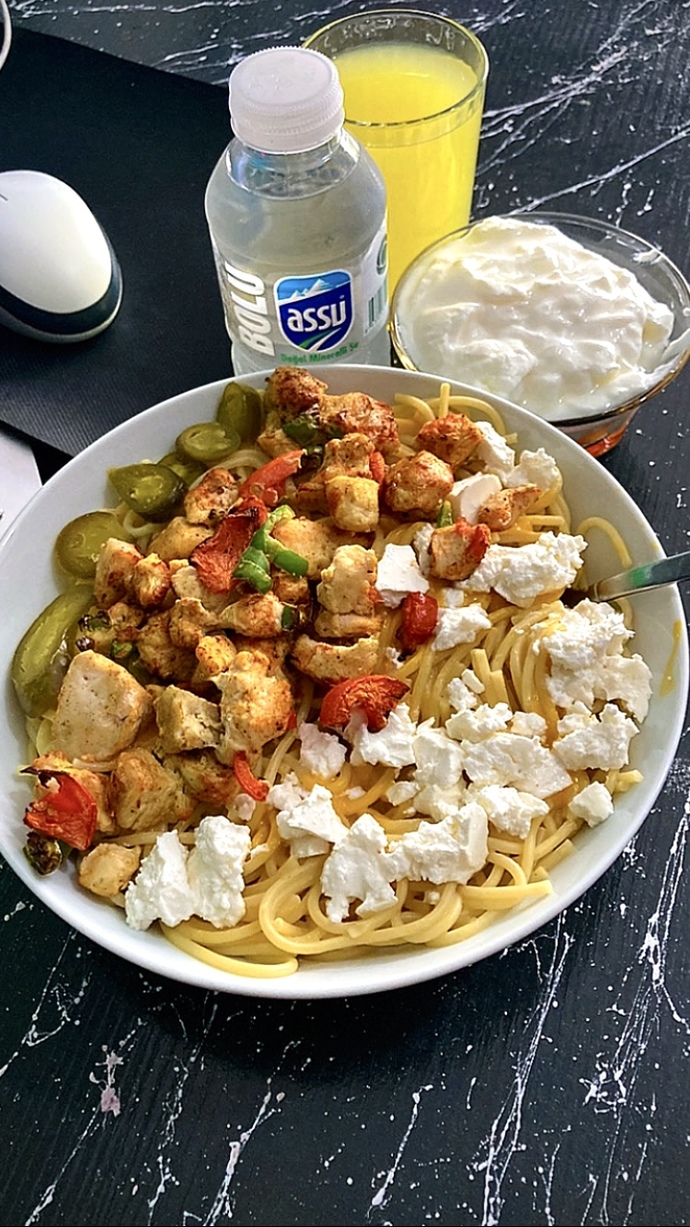 Makarna yeryüzüne gelmiş en güzel 2-3 şeyden biri değil mi 🤔🍝?