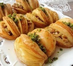 Vezir parmağı mı, dilber dudağı mı?