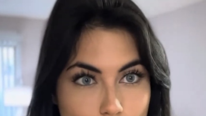 Neden hiç doğal duran renkli lens yok yaa?
