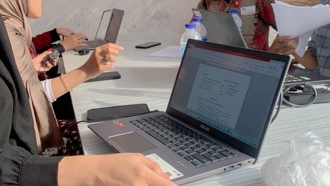 Aynı iş yerinden sevgili yapmak etik mi?