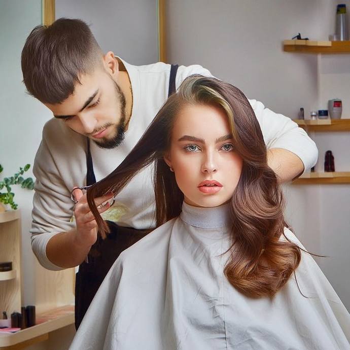 Saçlarını erkek kuaföre mi, kadın kuaföre mi teslim ediyorsun?