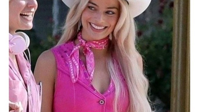 Pembe renk bikini giyersem Barbie olur muyum?