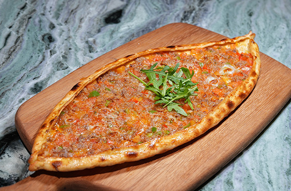 Lahmacun mu, Pide mi 😋🔥 Lezzet savaşı başlasın! 🥊🍴?