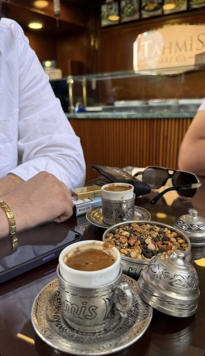 Erkekler neden ceplerini komple masaya boşaltıyor🙄? Biri açıklasın?