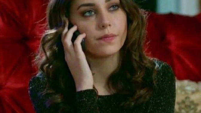 Sevgiliyle telefonda uzun uzun konuşmak, aşkı pekiştirir mi yoksa kelimeleri tüketir mi?