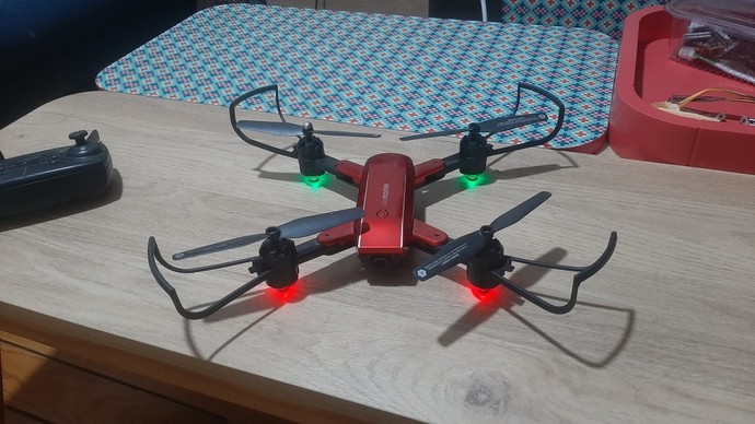 3 tane drone num var 1 tane de rc helikopterin mesela corty sd01 drone num canavar gibi uçuyor tabikide hepsi fena değil bencede?