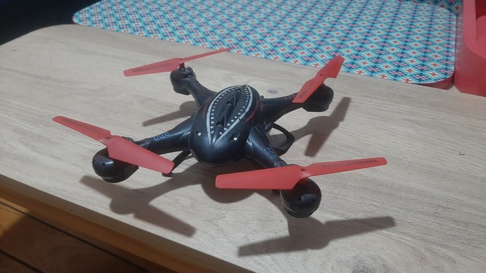 3 tane drone num var 1 tane de rc helikopterin mesela corty sd01 drone num canavar gibi uçuyor tabikide hepsi fena değil bencede?