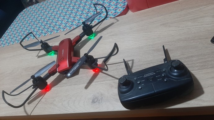3 tane drone num var 1 tane de rc helikopterin mesela corty sd01 drone num canavar gibi uçuyor tabikide hepsi fena değil bencede?