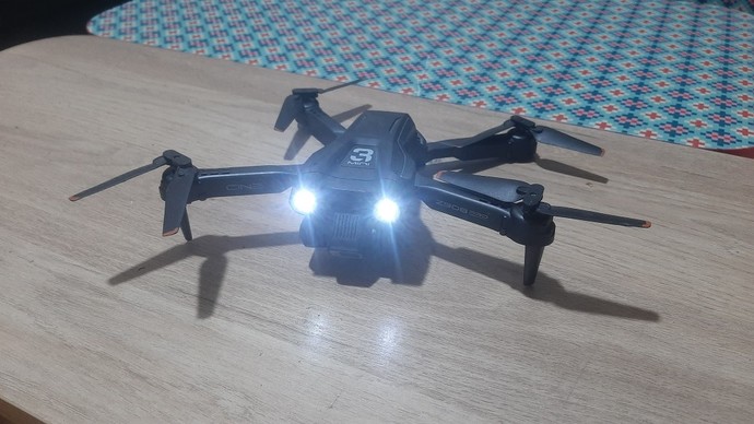 3 tane drone num var 1 tane de rc helikopterin mesela corty sd01 drone num canavar gibi uçuyor tabikide hepsi fena değil bencede?