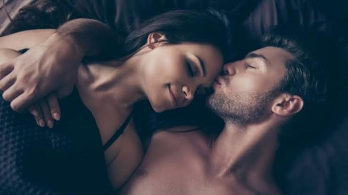Her zaman hazır ve istekli bir partner mi, yoksa seni dakikalarca arzulayıp bekleten biri mi daha çok aklını başından alır?