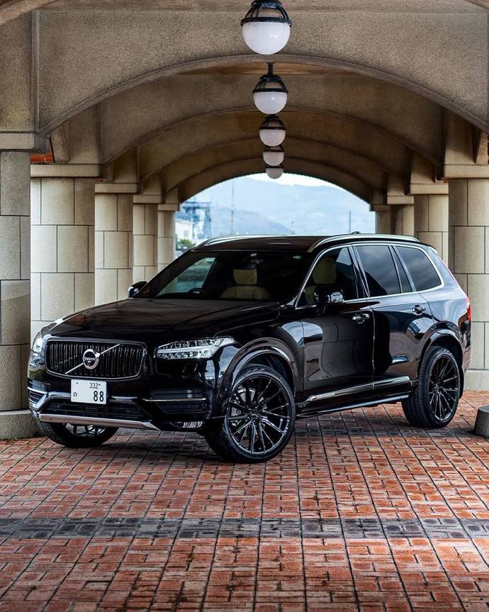 Volvo gençlere yakışır mı, yoksa baba arabası gibi mi duruyor?