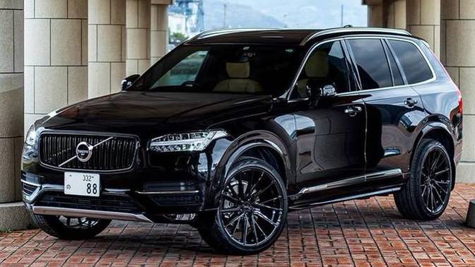 Volvo gençlere yakışır mı, yoksa baba arabası gibi mi duruyor?