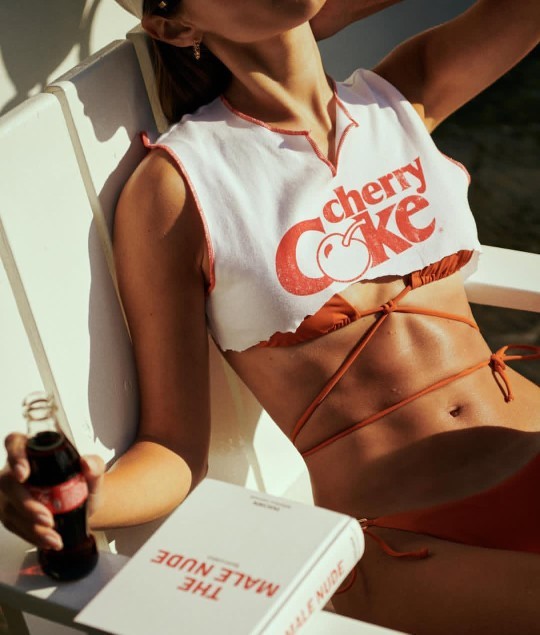 Bikini üstüne crop giyilir mi?