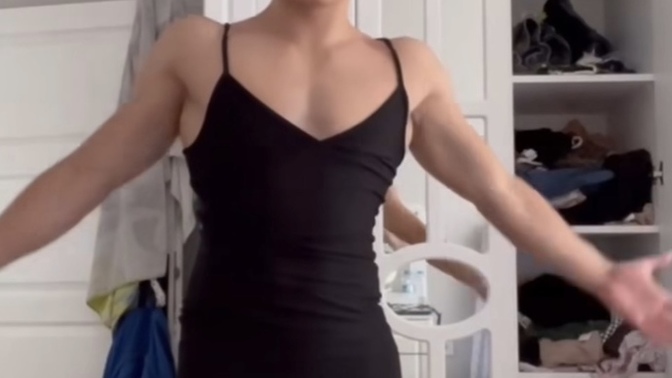 İnstada kızlarla asagılayıp reels video atan cocugu kızlar elbise giydirip sonra feci dövmüs nasıl olmus?