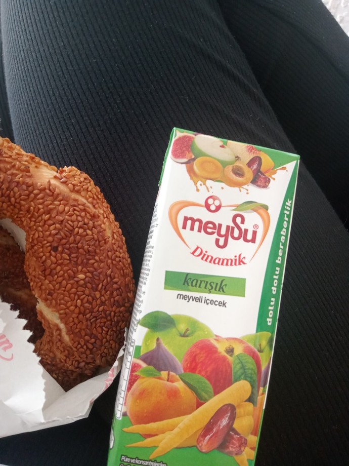 Simiti Ne İle Yersiniz? Ayranmı , Meyve Suyumu?