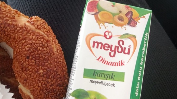 Simit'i Ne İle Yersiniz? Ayranmı , Meyve Suyumu?