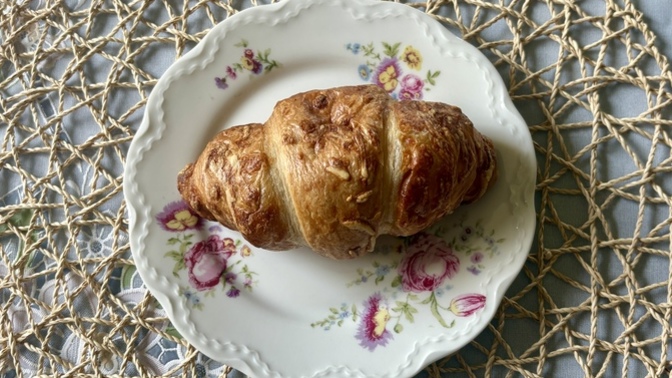 Kruvasan 🥐 sever misin? Sade? Patates? Kıyma? Kaşar? Vs? Belkide nutella😀?
