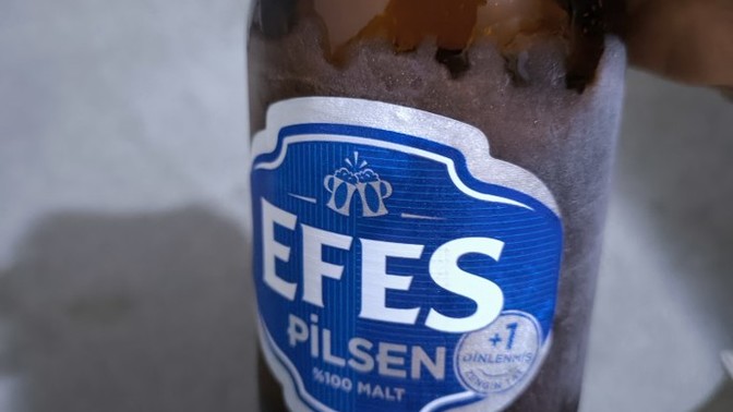 Şu saatte buz gibi bira içmek gibi bi keyif var mı?