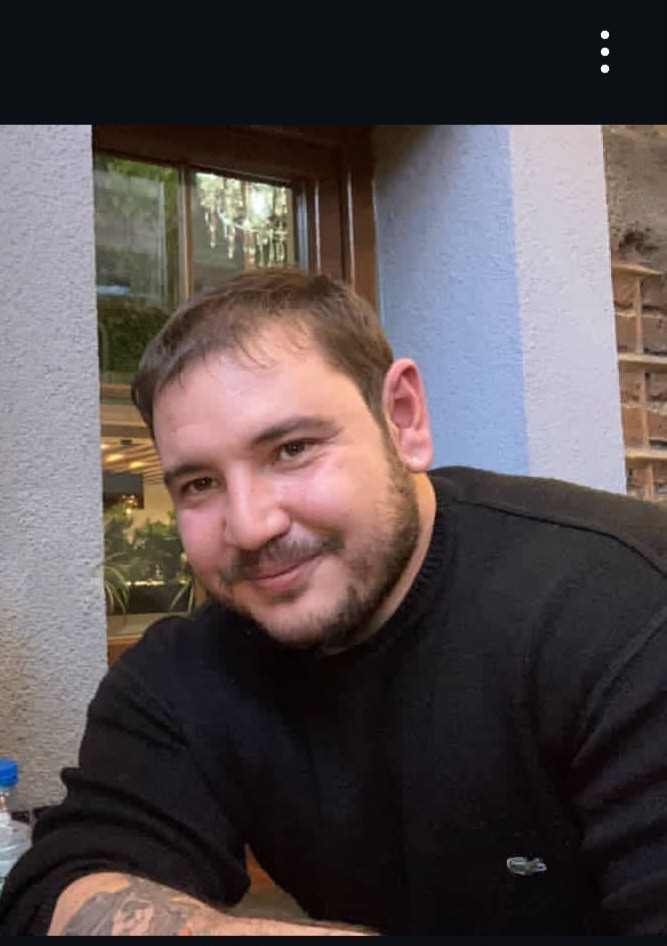 Erkek dediğinin mezhebi değil omuzları geniş olmalı değil mi?