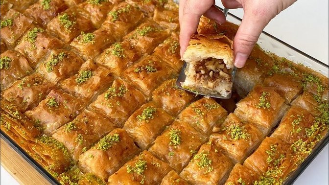 YYufkasi hazir baklava mi daha lezzetli yoksa elle açılmış mi sizce😋?