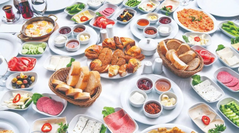 🍳 Kahvaltıda Bu Sofra Sizi Karşılasa Ne Yapardınız?