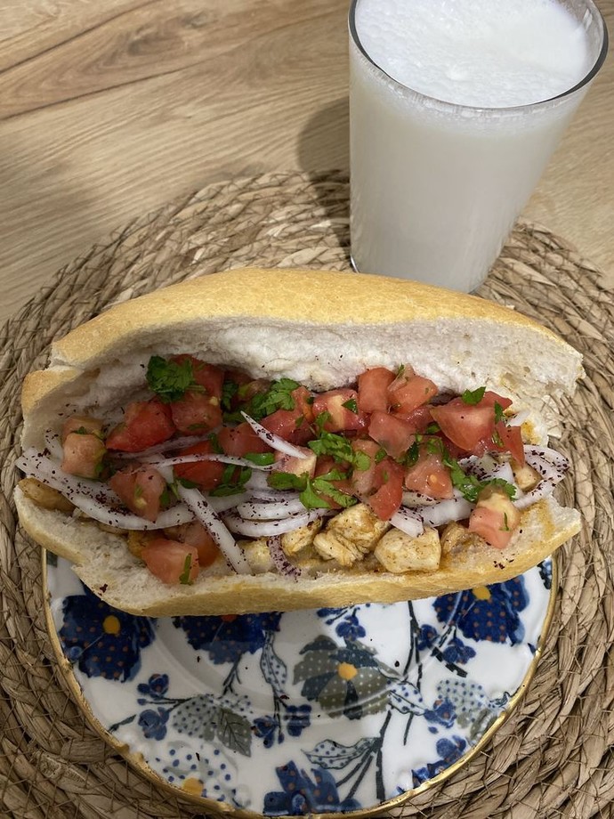 Şu an ekmek arası ne iyi gider?