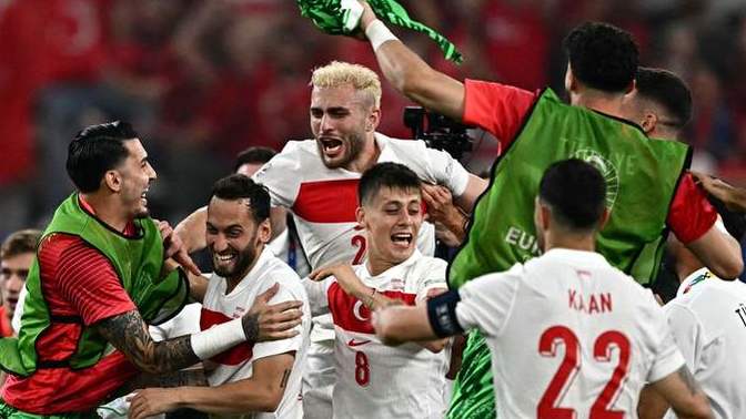 Şu an ki milli takımımızdaki oyuncu grubu ve oynadığı oyun sizi heyecanlandırıyor mu?
