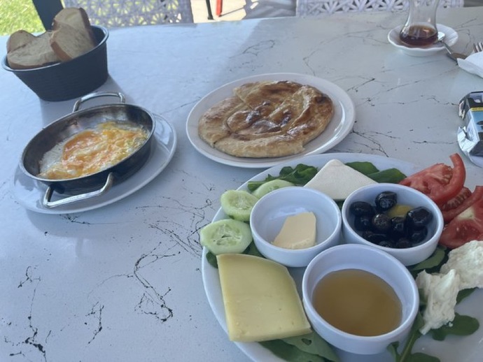 Bu kahvaltıya 750 ₺ verir misin?