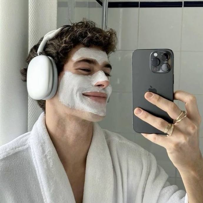 Sence erkeklerin cilt bakım yapması normalleşmeli mi yoksa hâlâ kız işi mi görülüyor?