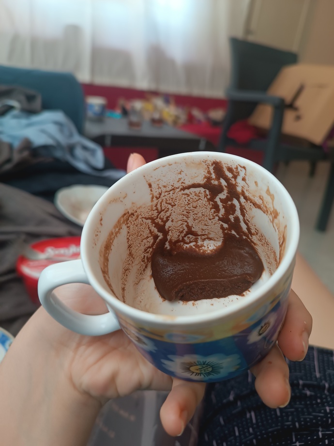 Falıma baksanıza güzel şeyler uydurun lütfen?