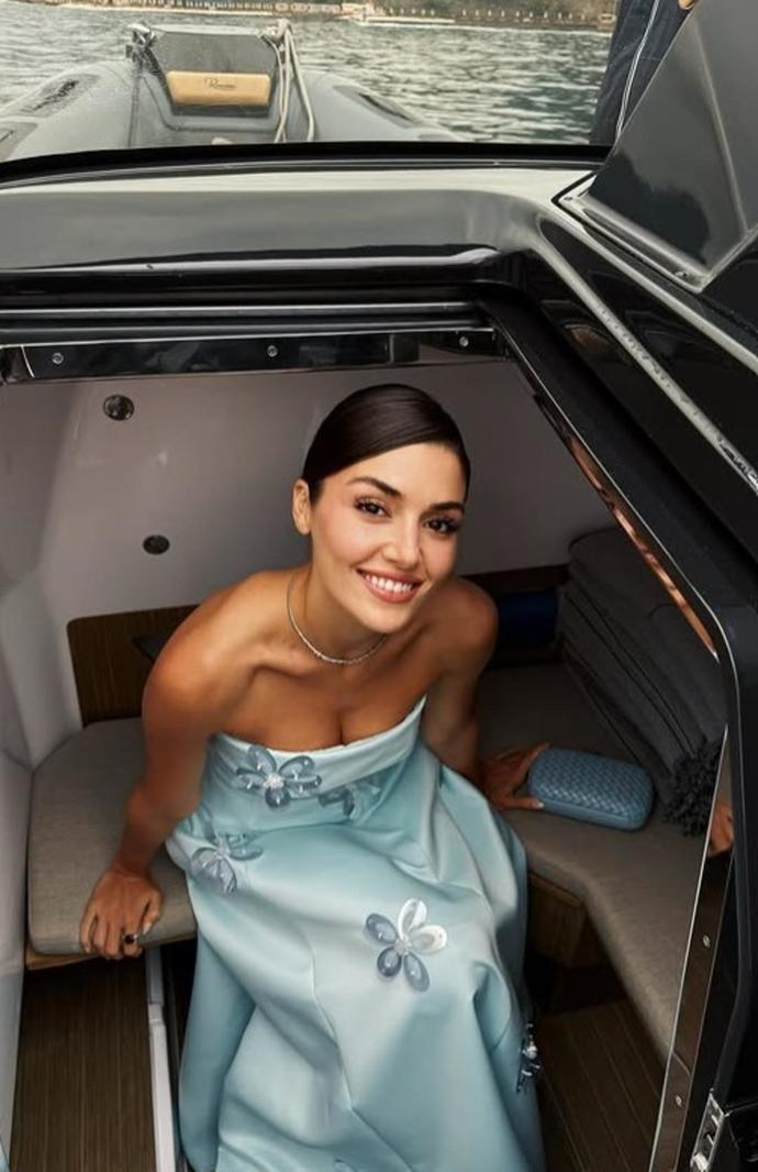 Hande Erçel tekne pozlarıyla beğeni topladı! Sence nasıl olmuş?