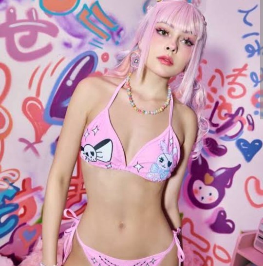 Anime bikini modelleri çocuksu mu?