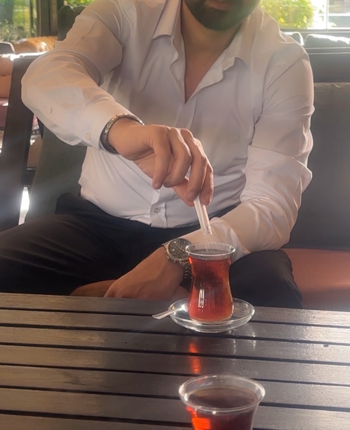 Çayı şekerli mi şekersiz mi?