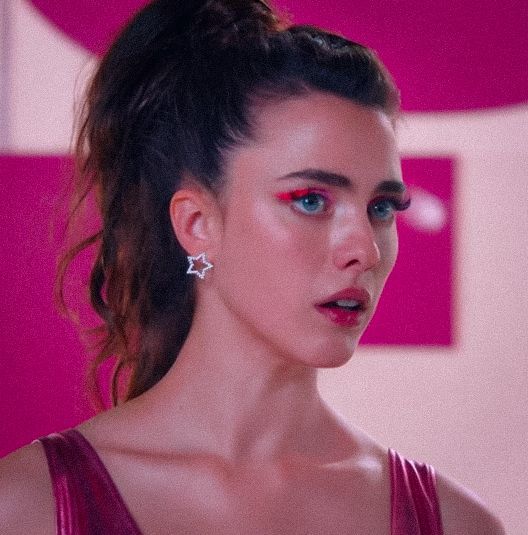 Film boyunca giyin artık dediğimiz bir yapımdı