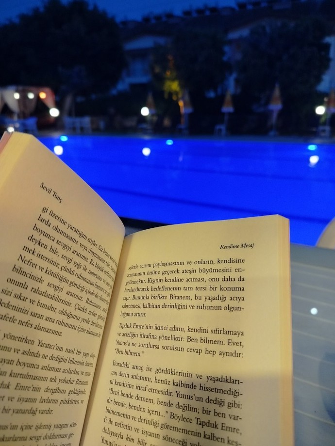 Siz de benim gibi tatilde bile yalnızca kitap okuyarak mı vakit geçiriyorsunuz?