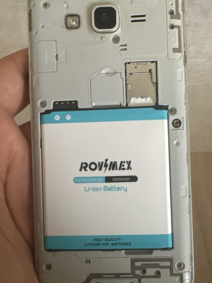 Eniştemin sim kartını değiştirmem gerekiyor çok eski olduğu için bu modelde nasıl çıkarılıyor anlamadım?