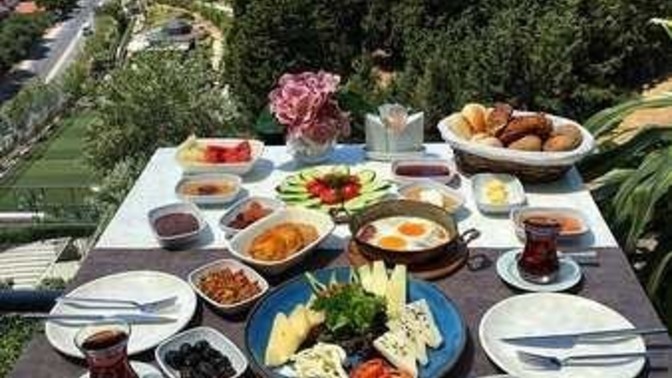 Serpme kahvaltı sever misiniz?