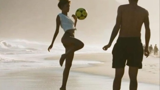 Kumsalda futbol oynanır mı?