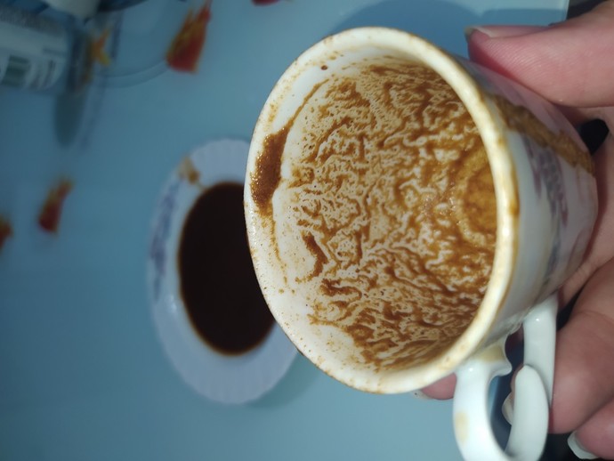 Falıma bakacak bir kişi?