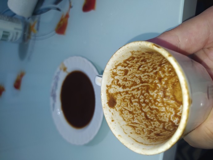 Falıma bakacak bir kişi?