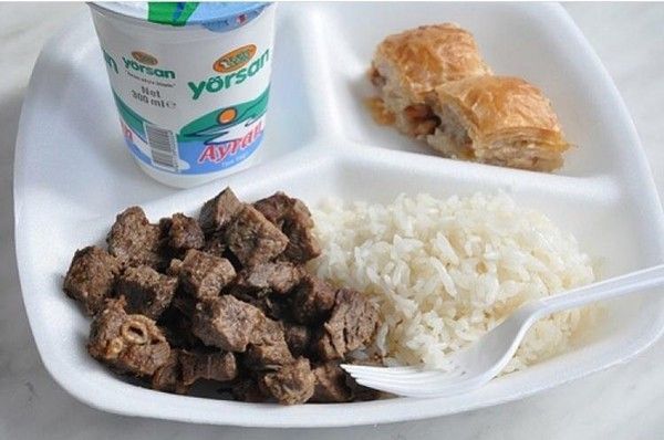 Cenaze evinde yemek yemek saygısızlık mıdır?