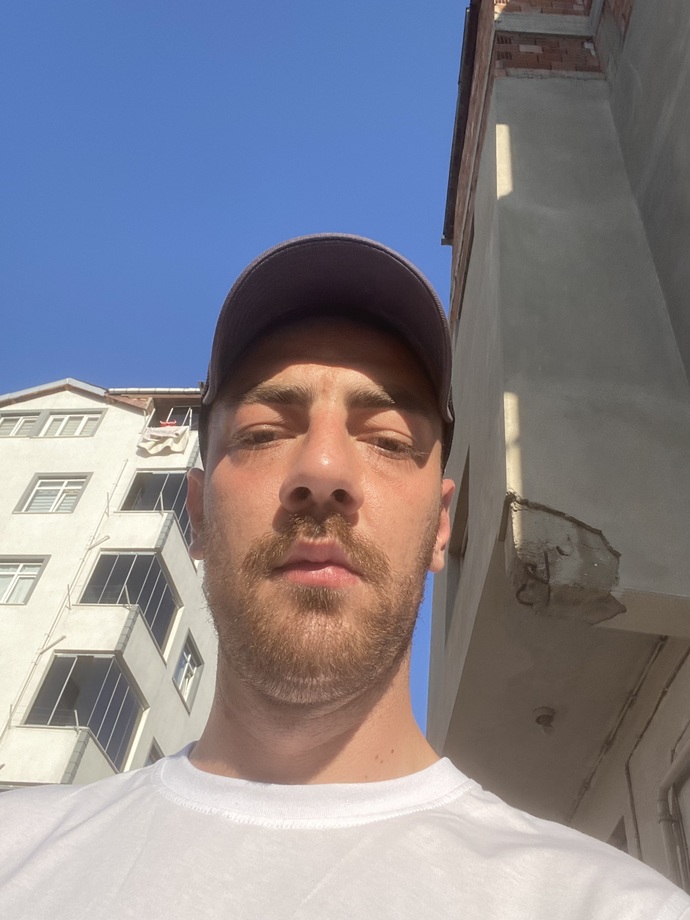 Kaç yaşında gösteriyorum. Yolda abi diyorlar moralim bozuluyor yaşlandım mı ne?