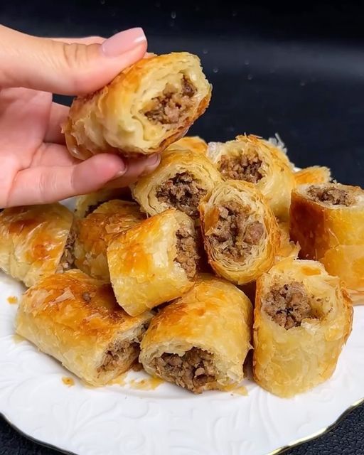 Tercihin hangisi! Kıymalı börek mi, yoksa peynirli börek mi?