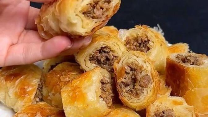 Tercihin hangisi! Kıymalı börek mi, yoksa peynirli börek mi?