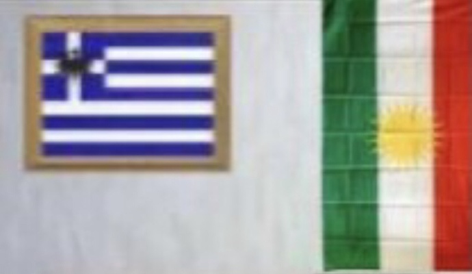 Arkadaşınızın evinde şöyle bir manzarayla karşılaşsanız tepkiniz ne olurdu?