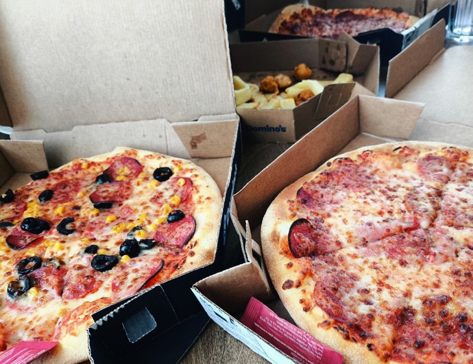 Kiminle pizza yiyip, film keyfi yapmak isterdin?