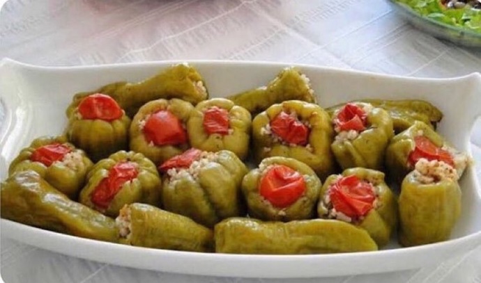 Biber dolmasını kabuğuyla mı yersin?