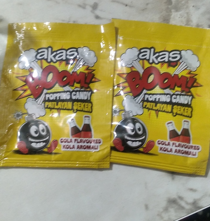 Patlayan şeker yerken öpüşürsek ne olur 🍬💥😂?