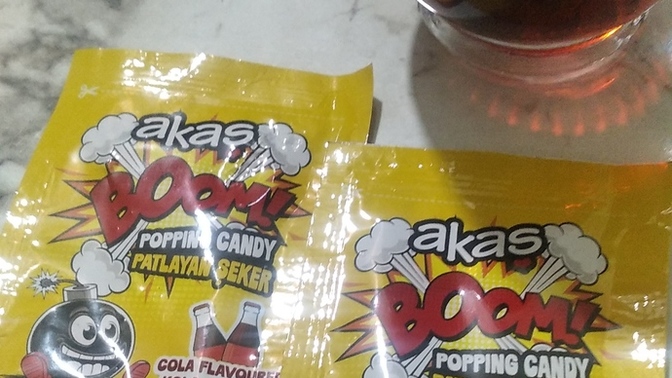 Patlayan şeker yerken öpüşürsek ne olur 🍬💥😂?